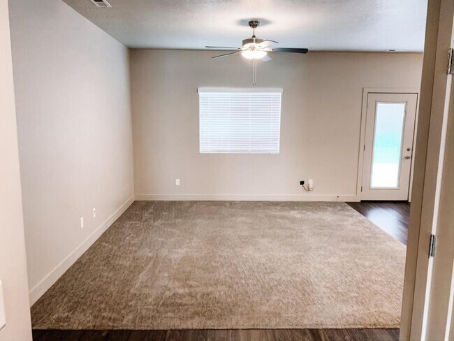 Building Photo - 302 E 1500 N