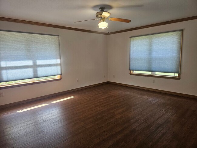Building Photo - 1316 Brown Rd