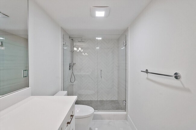 Building Photo - 3460 S Ocean Blvd