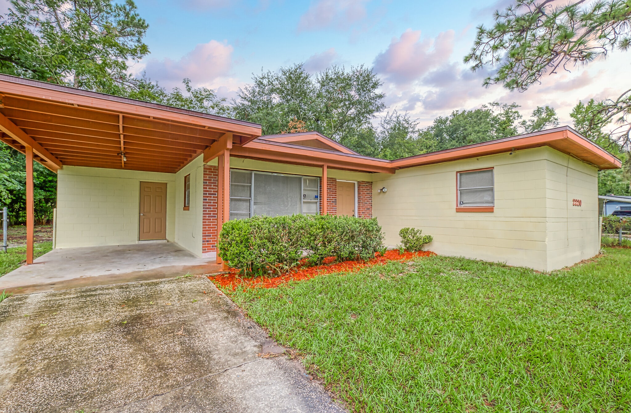 Building Photo - 2220 Eudine Dr W