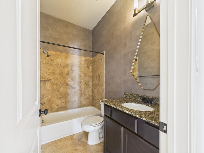 Building Photo - 2807 Naples Park Ln