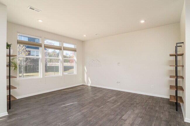 Building Photo - 22521 Woodbridge Ln