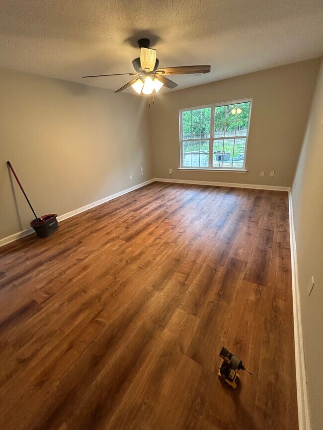 Building Photo - 204 Rindle Dr
