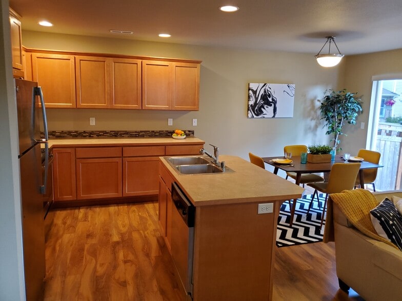 Building Photo - 176 N Township St