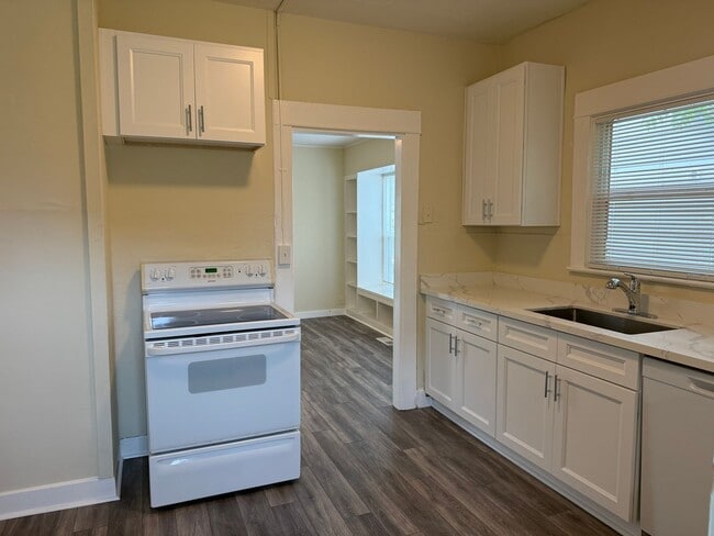 Building Photo - Charming 3-Bedroom Home in the Heart of Ov...