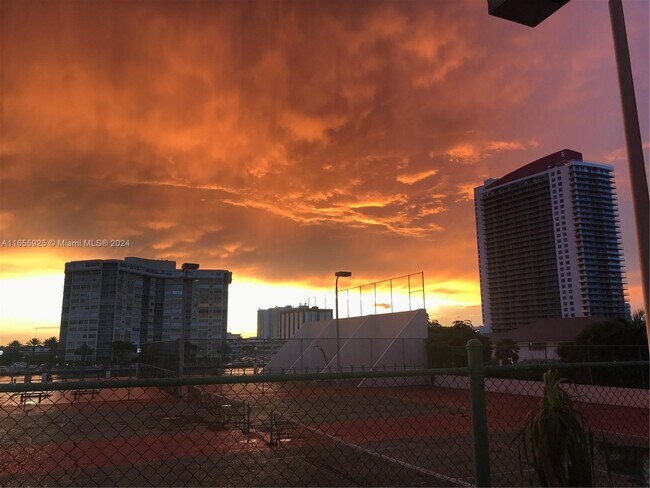 Building Photo - 1865 S Ocean Dr