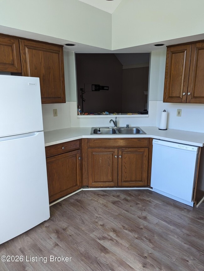 Building Photo - 7605 New La Grange Rd