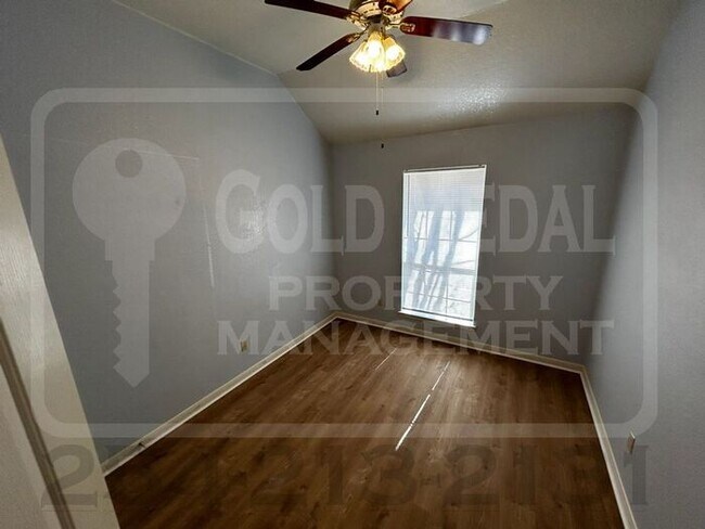 Building Photo - 1805 Diana Ln