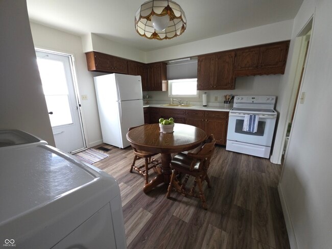 Building Photo - 806 Harney Dr