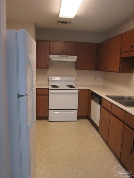 Building Photo - 6734 Bellview Pines Rd