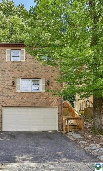 Building Photo - 2948 Klein St