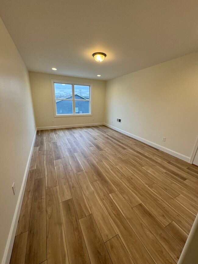 Building Photo - 1331 W Beaver Creek Dr