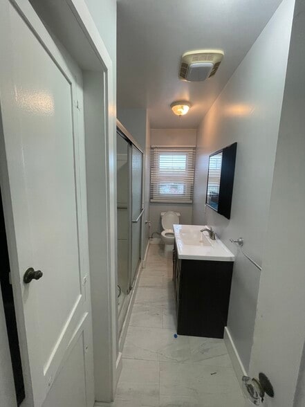 Building Photo - 335 N Palos Verdes St