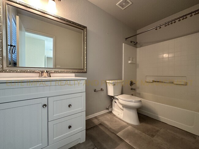 Building Photo - 3505 N Sierra Springs Dr