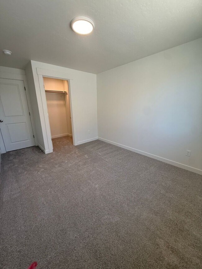 Building Photo - 61073 Unity Pl