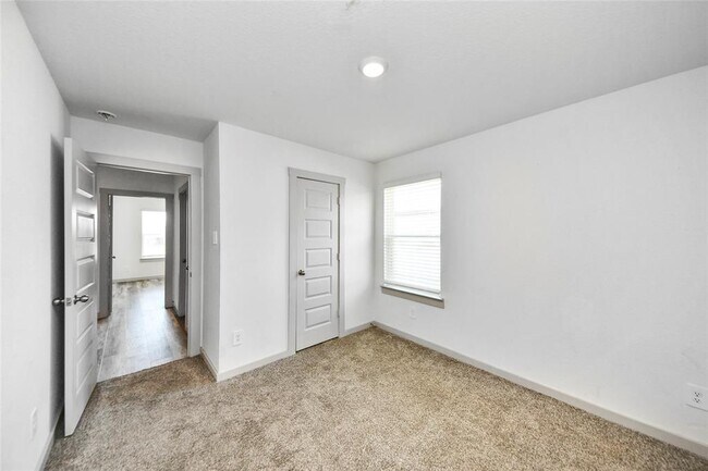 Building Photo - 14734 Sweetwater Dr