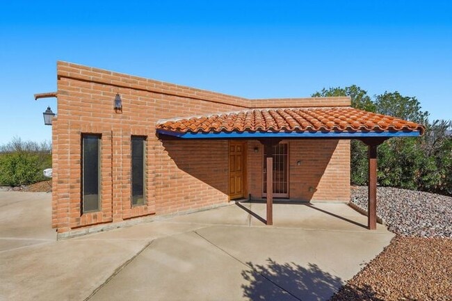 Building Photo - 770 N Lazy J Wy