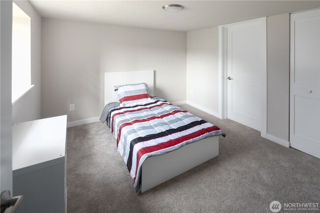 Building Photo - Roomy Updated Columbia City Home for Lease