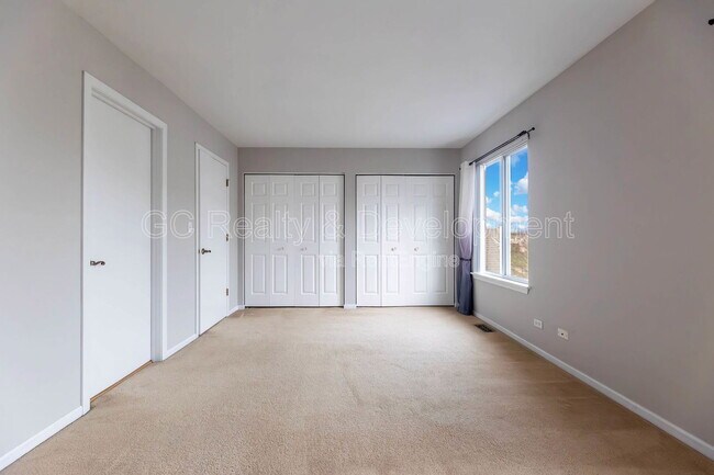 Building Photo - 8015 Windsor Dr