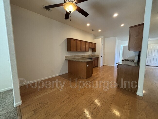 Building Photo - 3745 Silvario Ct