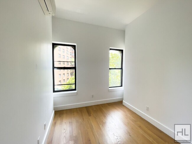 Building Photo - DEKALB AVENUE / Spacious 4-Bed 2-Bath / Gr...