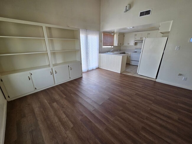 Building Photo - Adorable 3 Bed/2 Bath Paseo Village Townhome