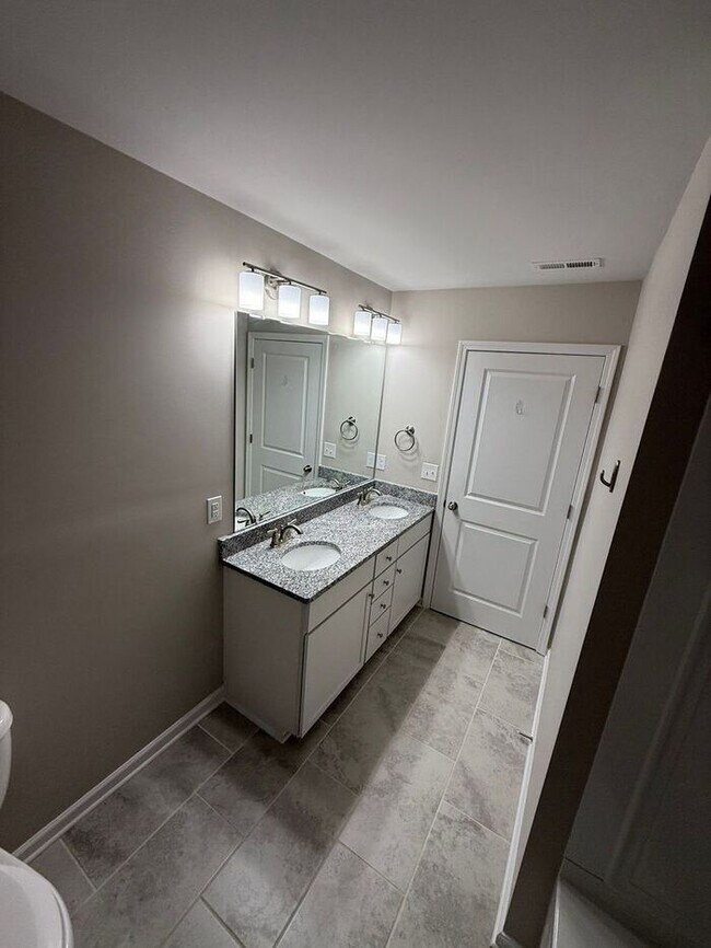Building Photo - **Charming 3-Bedroom Home in Peaceful Stan...