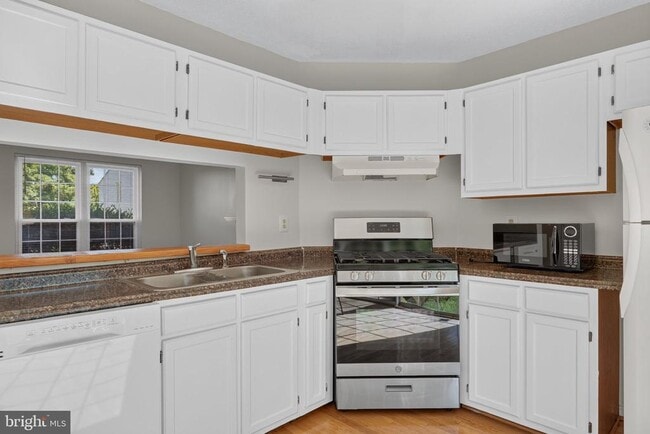 Building Photo - 6619 High Valley Ln