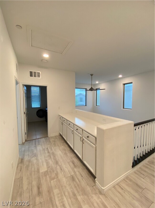 Building Photo - 3176 Fern Nook Ave