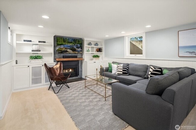 Building Photo - 5606 59th Ave NE