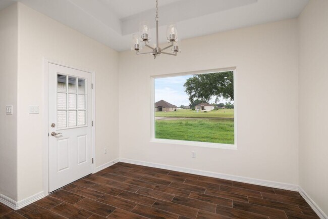 Building Photo - 3125 Fairway Dr