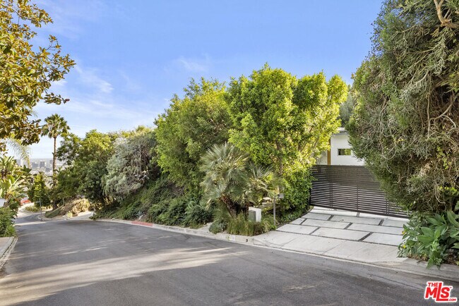 Building Photo - 1355 Devlin Dr