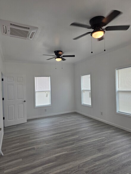 Building Photo - 1844 Line Ave