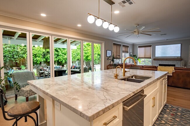 Building Photo - Resort-Style Encinitas Estate with Pool UNFURNISHED