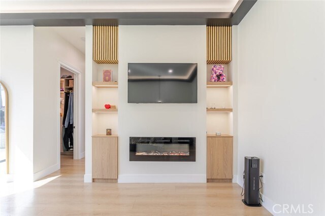 Building Photo - 7714 Lasaine Ave