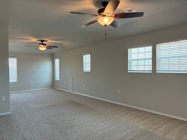 Building Photo - Charming 4 beds 2.5 baths in San Antonio!