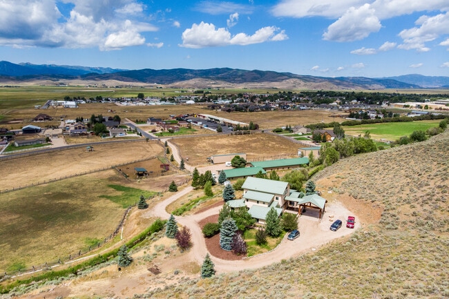 Building Photo - 595 S Foothill Dr