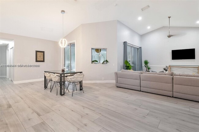 Building Photo - 1800 Water Ridge Dr