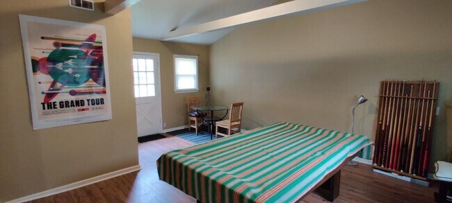 Building Photo - 4105 Laurelwood Ave