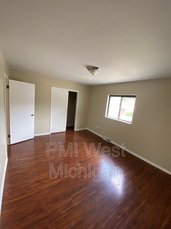 Building Photo - 6081 In the Pines Dr SE