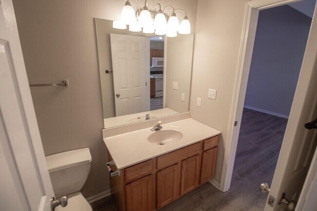 Building Photo - 1326 Godas