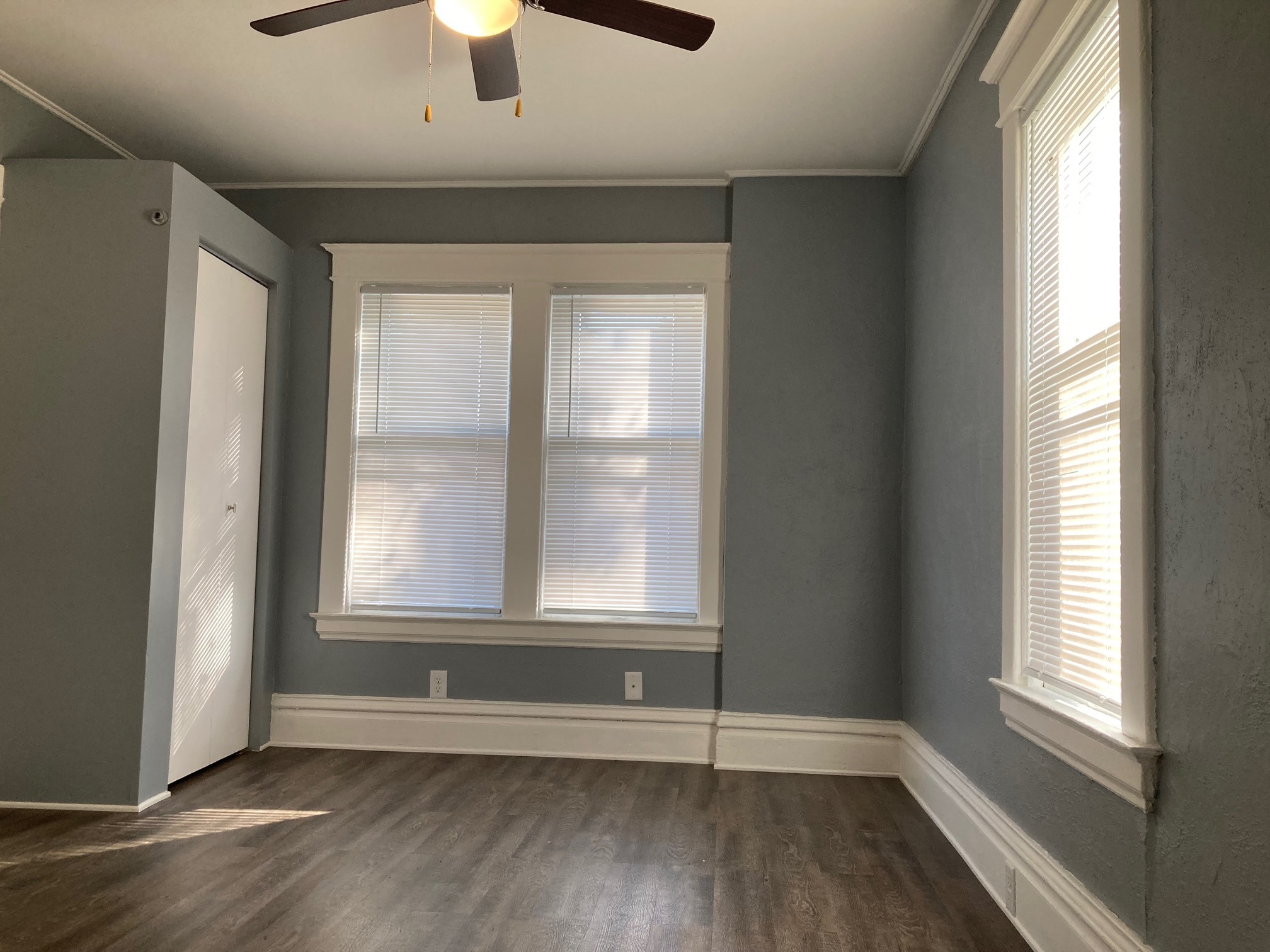Livingroom/Bedroom - 518 Walnut Ct