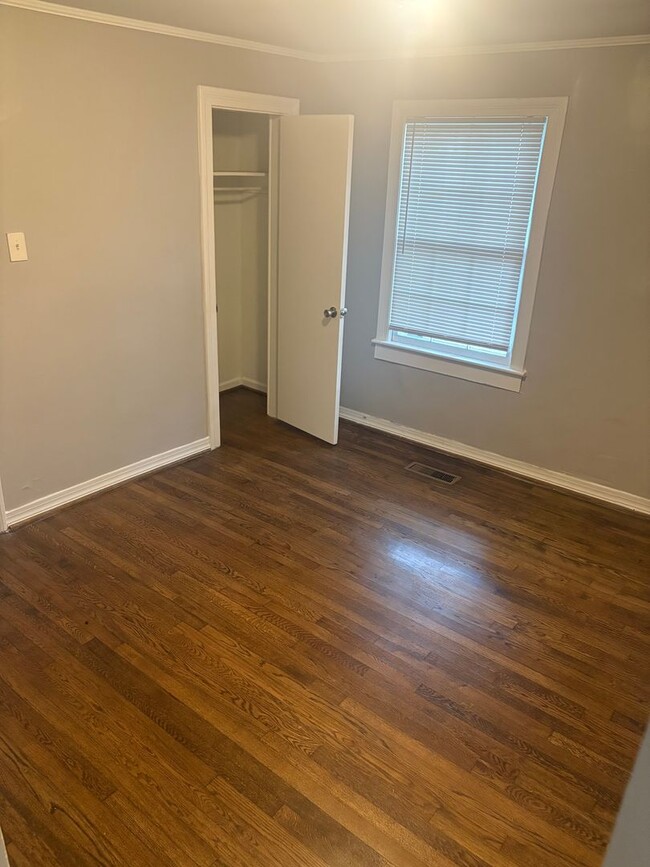 Building Photo - 3/2 in Midfield