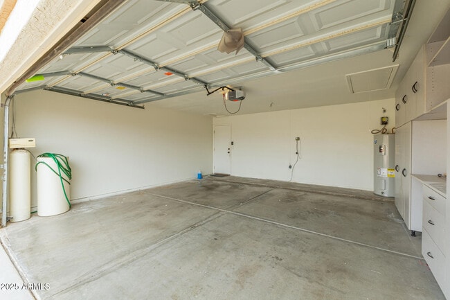 Building Photo - 15221 N 87th Dr