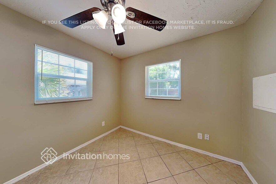 Building Photo - 923 38th St W