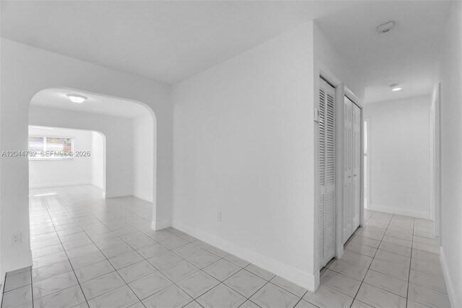 Building Photo - 7125 SW 93rd Ct