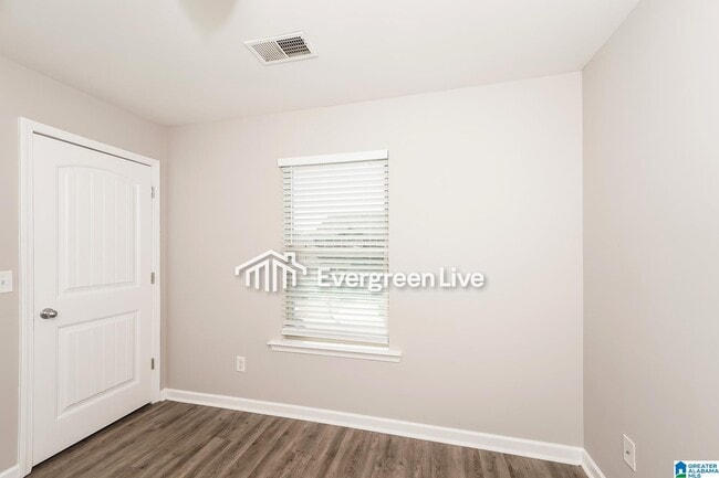 Building Photo - 4853 Woodford Wy