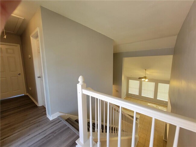 Building Photo - 1001 Acanthus St