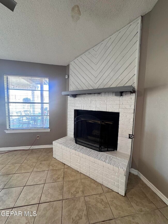 Building Photo - 701 Porras Dr