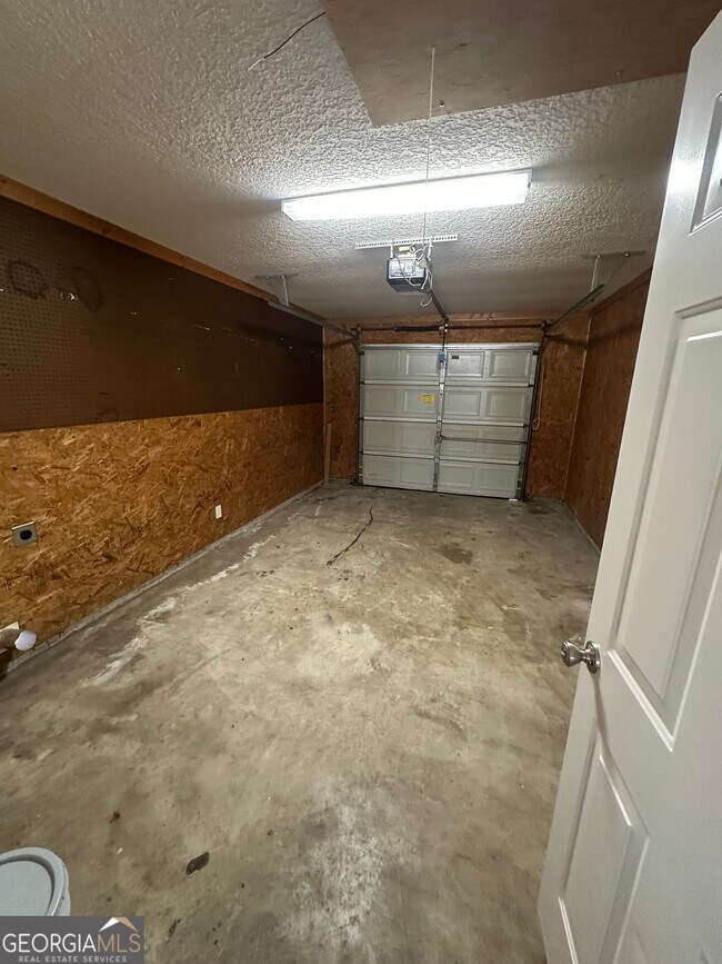 Building Photo - 119 Lake Wisteria Ct